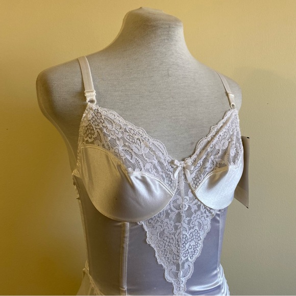 NWT vintage deadstock satin corset - Picture 15 of 15